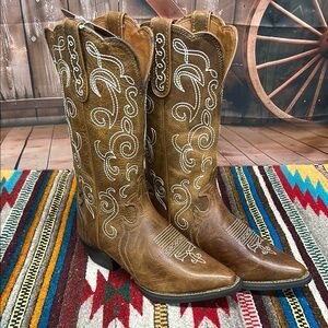 Women's Justin Snip Toe Boots Size 6